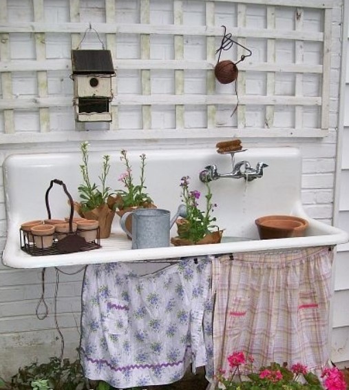 intimidating wooden bench for plants #pottingbenchideas #benchdesign #pottingbench #benchideas