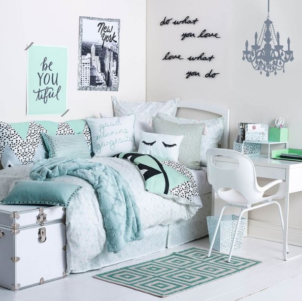 Cute Teenage Girl Bedroom Ideas | How To Make a Small Space Feel Big