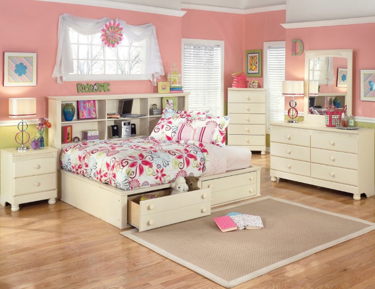 Cute Teenage Girl Bedroom Ideas | How To Make a Small Space Feel Big