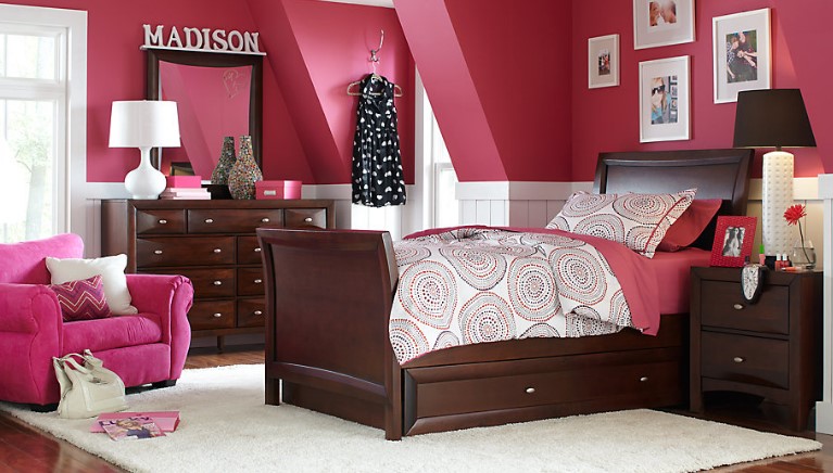 Cute Teenage Girl Bedroom Ideas | How To Make a Small Space Feel Big