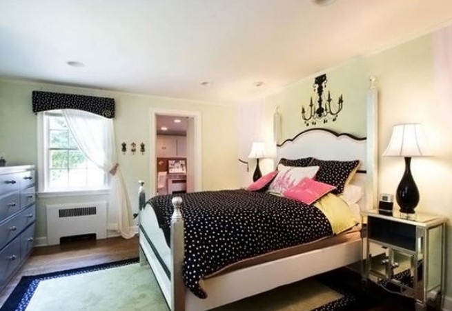 Cute Teenage Girl Bedroom Ideas | How To Make a Small Space Feel Big