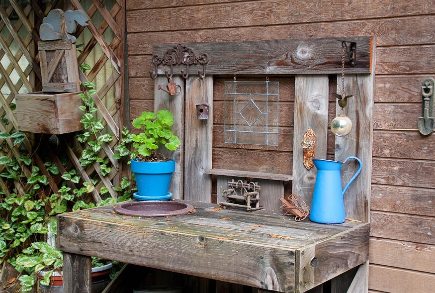 Best Potting Bench Design Ideas To Make Gardening Work Easy