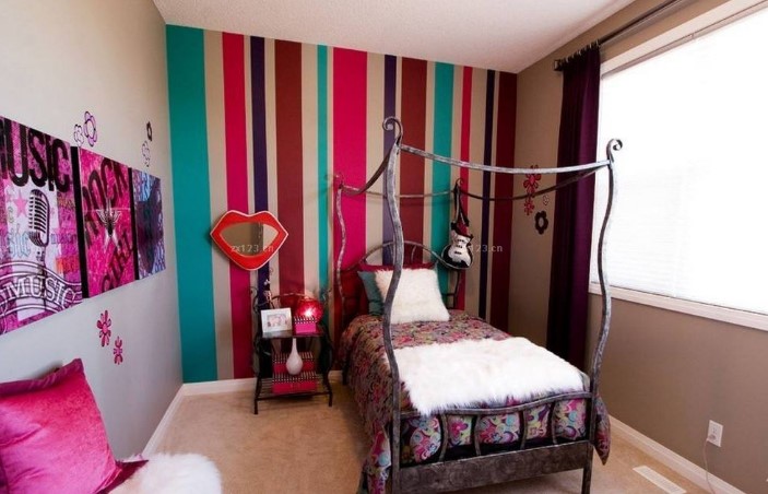 Cute Teenage Girl Bedroom Ideas | How To Make a Small Space Feel Big