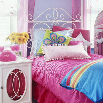 Cute Teenage Girl Bedroom Ideas | How To Make a Small Space Feel Big