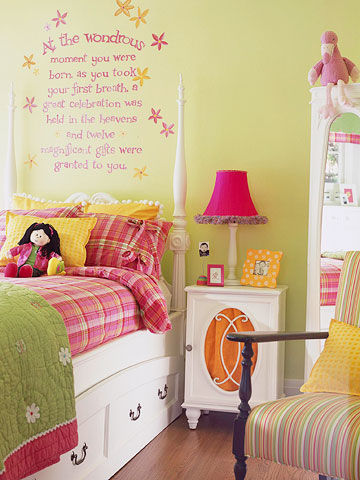 Cute Teenage Girl Bedroom Ideas | How To Make a Small Space Feel Big