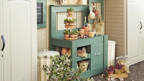 Beautiful zinc potting table #pottingbenchideas #benchdesign #pottingbench #benchideas