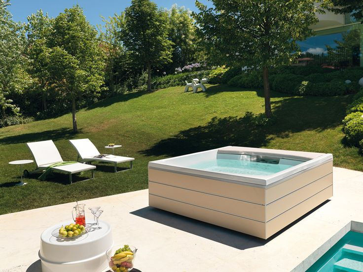 Best Outdoor Jacuzzi Ideas for a Relaxing Weekend