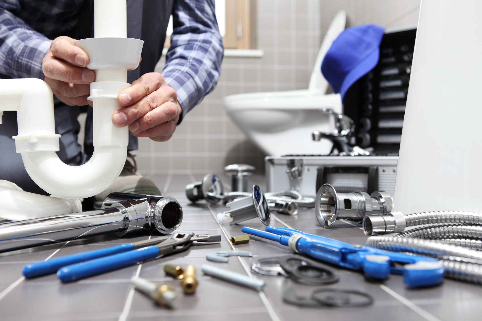 Why You Need To Hire A Professional Plumber