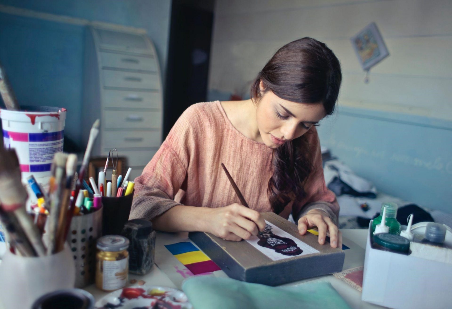 8 Hobbies for People with Creative Minds